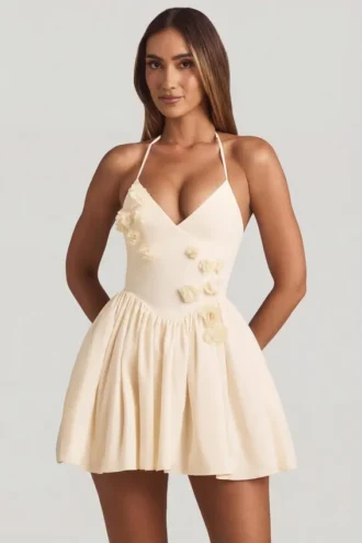 Vestido corto tipo corsé con apliques florales y cuello halter Augusta en color marfil