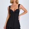 Vestido corto tipo corsé con volantes y botones Cassandra en negro