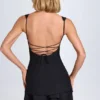 Vestido corto tipo corsé con volantes y botones Cassandra en negro