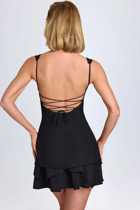 Vestido corto tipo corsé con volantes y botones Cassandra en negro
