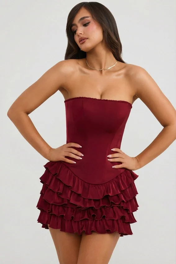 Vestido corto tipo corsé con volantes y volantes superpuestos Juliet en rojo baya