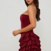 Vestido corto tipo corsé con volantes y volantes superpuestos Juliet en rojo baya