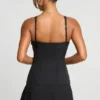 Vestido corto tipo falda escocesa de sarga cepillada con cintura baja de Clover en negro