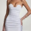 Vestido corto Tirza con fruncidos y corsé en blanco