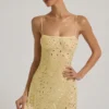 Vestido corto transparente con adornos y cuello cuadrado Averie en amarillo