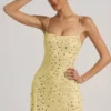 Vestido corto transparente con adornos y cuello cuadrado Averie en amarillo