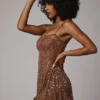 Vestido corto transparente con adornos y cuello redondo Durrani en color moca
