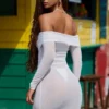 Vestido corto transparente con hombros descubiertos Nemba en blanco