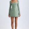 Vestido corto tulipán estructurado con cuello cuadrado de Taesha en verde caqui