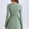 Vestido corto tulipán estructurado con cuello cuadrado de Taesha en verde caqui