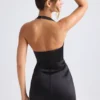 Vestido corto tulipán estructurado con cuello halter Harmonia en negro