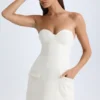 Vestido corto tulipán estructurado sin tirantes Arta en color vainilla