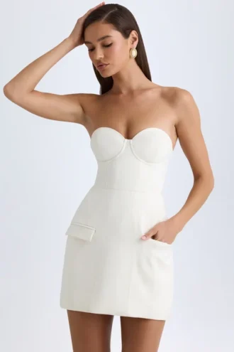 Vestido corto tulipán estructurado sin tirantes Arta en color vainilla