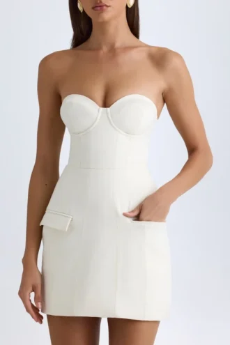 Vestido corto tulipán estructurado sin tirantes Arta en color vainilla