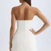 Vestido corto tulipán estructurado sin tirantes Arta en color vainilla