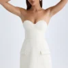 Vestido corto tulipán estructurado sin tirantes Arta en color vainilla