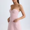 Vestido corto tulipán estructurado sin tirantes Arta en rosa malva
