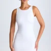 Vestido corto Valetta con espalda abierta y drapeado en blanco