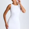 Vestido corto Valetta con espalda abierta y drapeado en blanco