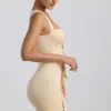 Vestido corto Zivanka de jersey elástico con aberturas y ribete de volantes en color crema