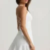 Vestido Daria de cintura baja con cordones en blanco