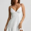 Vestido Daria de cintura baja con cordones en blanco