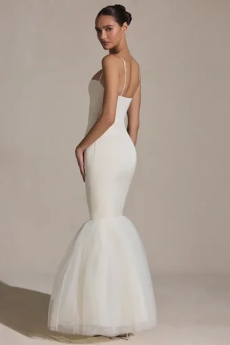 Vestido de cola de pez con bajo de tul Adelpha en color marfil