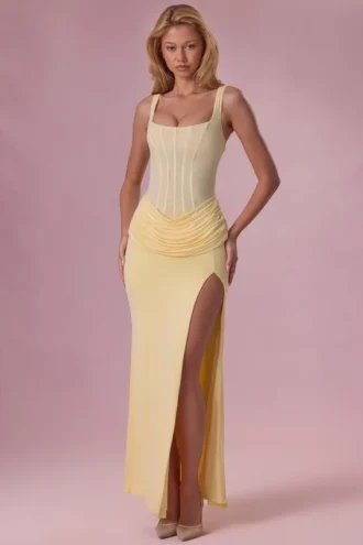 Vestido de dama de honor drapeado de malla Rosina en amarillo mantequilla