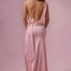 Vestido de dama de honor drapeado de satén Florienne en rosa palo
