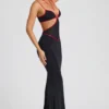 Vestido de noche Bella con ribete en contraste y aberturas en negro