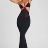 Vestido de noche Bella con ribete en contraste y aberturas en negro