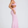 Vestido de noche Bella con ribete en contraste y aberturas en rosa suave