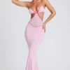 Vestido de noche Bella con ribete en contraste y aberturas en rosa suave