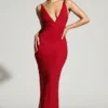 Vestido de noche con escote pronunciado y adornos Colmar en rojo