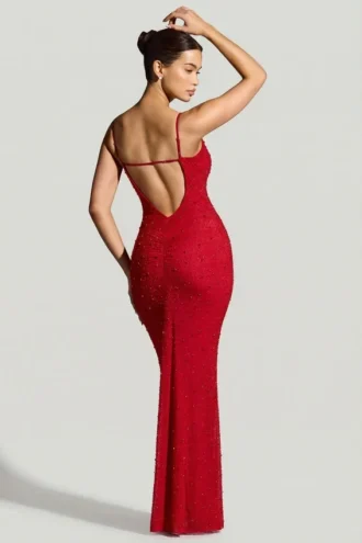 Vestido de noche con escote pronunciado y adornos Colmar en rojo