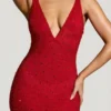 Vestido de noche con escote pronunciado y adornos Colmar en rojo