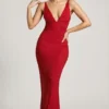 Vestido de noche con escote pronunciado y adornos Colmar en rojo