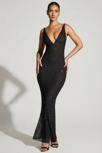 Vestido de noche con escote pronunciado y adornos de Colmar en negro