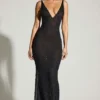 Vestido de noche con escote pronunciado y adornos de Colmar en negro