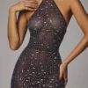 Vestido de noche de cuello alto con adornos transparentes Soraya en azul marino