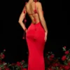 Vestido de noche de jersey elástico con detalle de rosa en rojo escarlata de Aldona