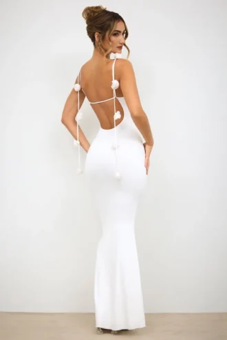 Vestido de noche de jersey elástico con detalles de rosas de Aldona en blanco