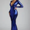 Vestido de noche de jersey metalizado de manga larga de Safiya en azul eléctrico