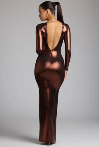 Vestido de noche Safiya de jersey metalizado de manga larga en color bronce cobrizo