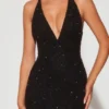 Vestido de noche Verona con escote pronunciado y cuello halter adornado en negro