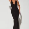 Vestido de noche Verona con escote pronunciado y cuello halter adornado en negro