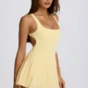 Vestido de tenis plisado con espalda abierta Soft Active en color limón