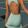 Vestido de tenis Soft Active con espalda abierta en color aguamarina