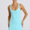 Vestido de tenis Soft Active con espalda abierta en color aguamarina