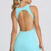 Vestido de tenis Soft Active con espalda abierta en color aguamarina